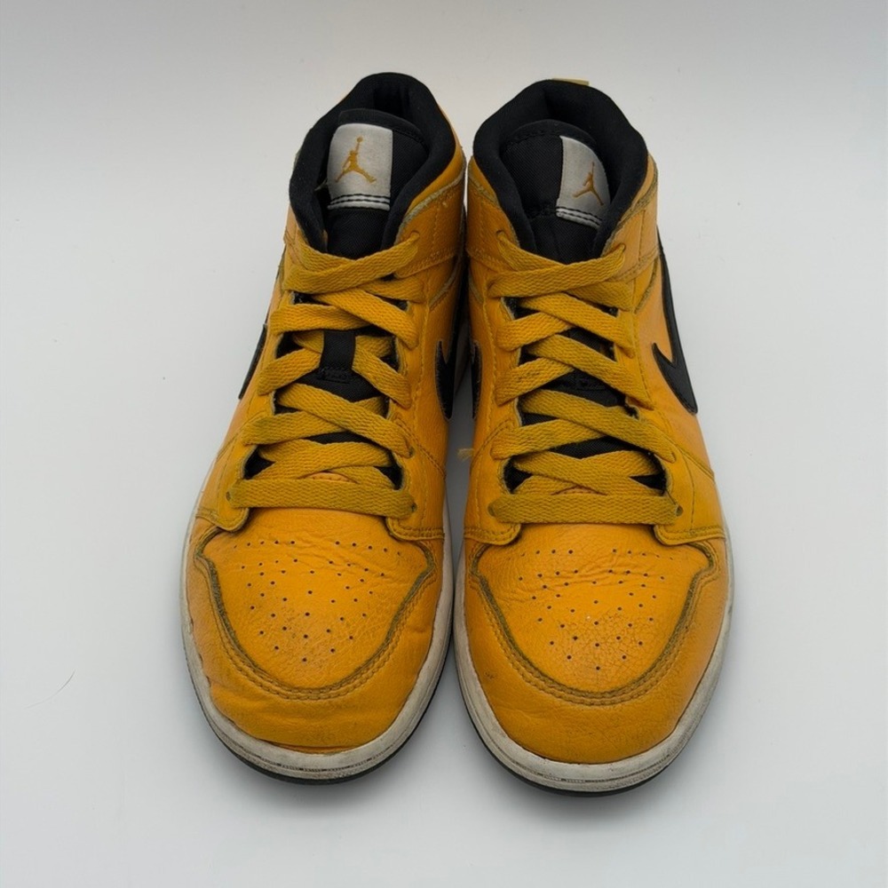 Jordan 1 Mid University Gold 640734-700 2.5Y - Picture 5 of 14